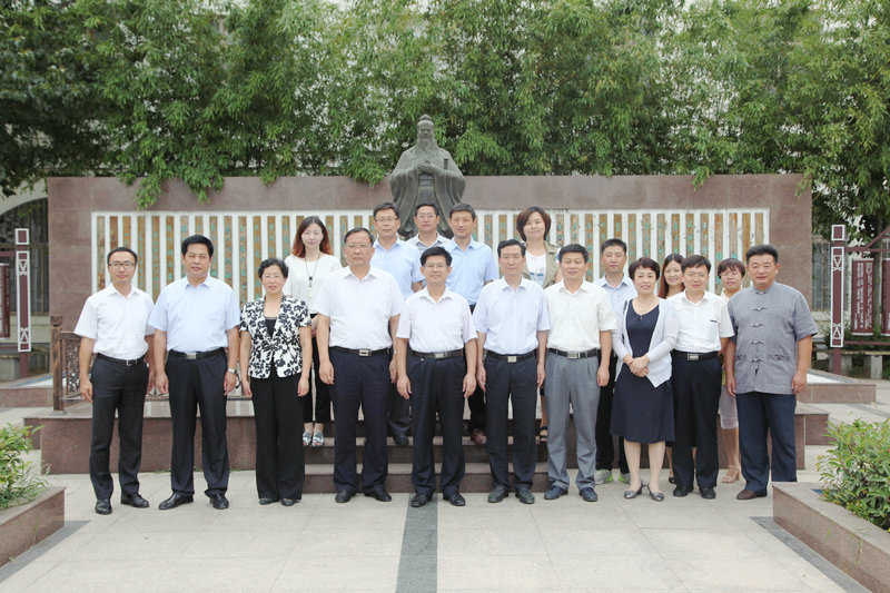 濟寧市政府張繼民副市長等領導蒞臨我校慰問教職工