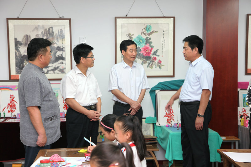 濟寧市政府張繼民副市長等領導蒞臨我校慰問教職工